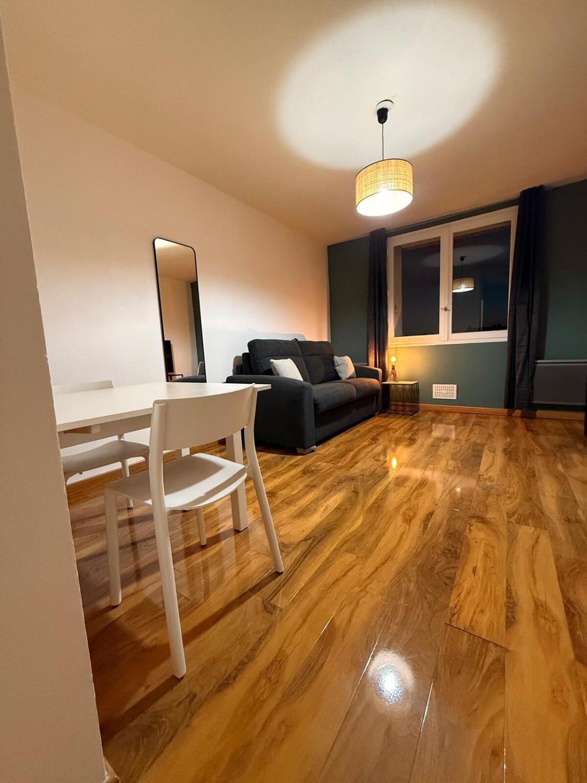 A 500 Metres De La - Parking Gratuit Apartment *
